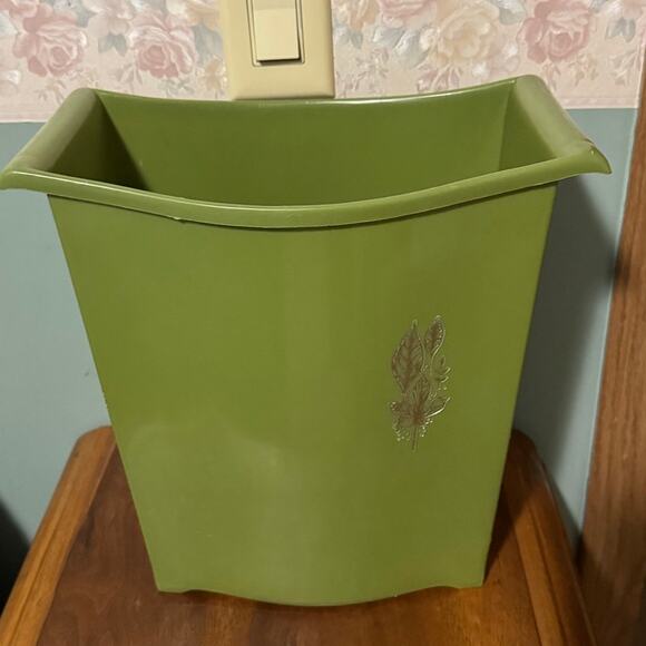 Vintage 70s Avocado Green Small Wastebasket Gold Leaves Mid Century Modern 11" - Picture 3 of 10